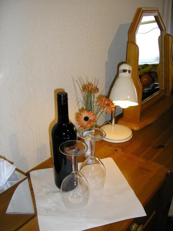 The Robertson Arms Hotel Carnwath Rum bild