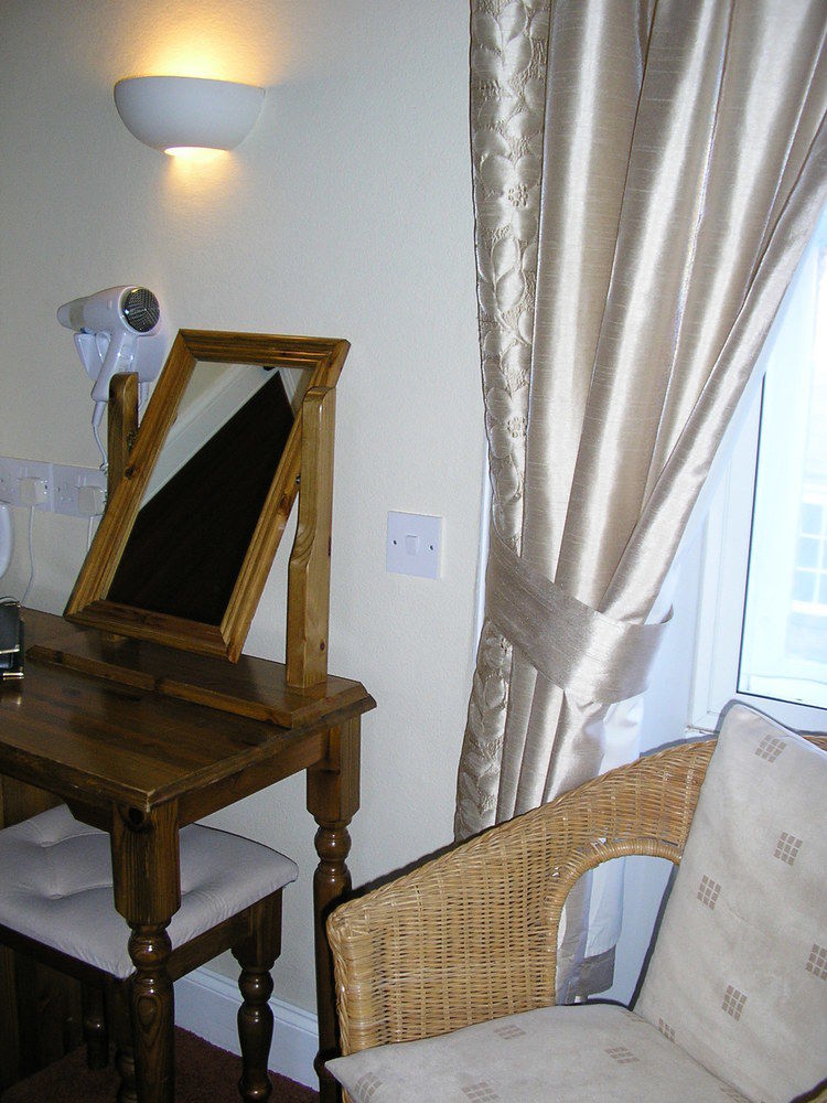 The Robertson Arms Hotel Carnwath Exteriör bild
